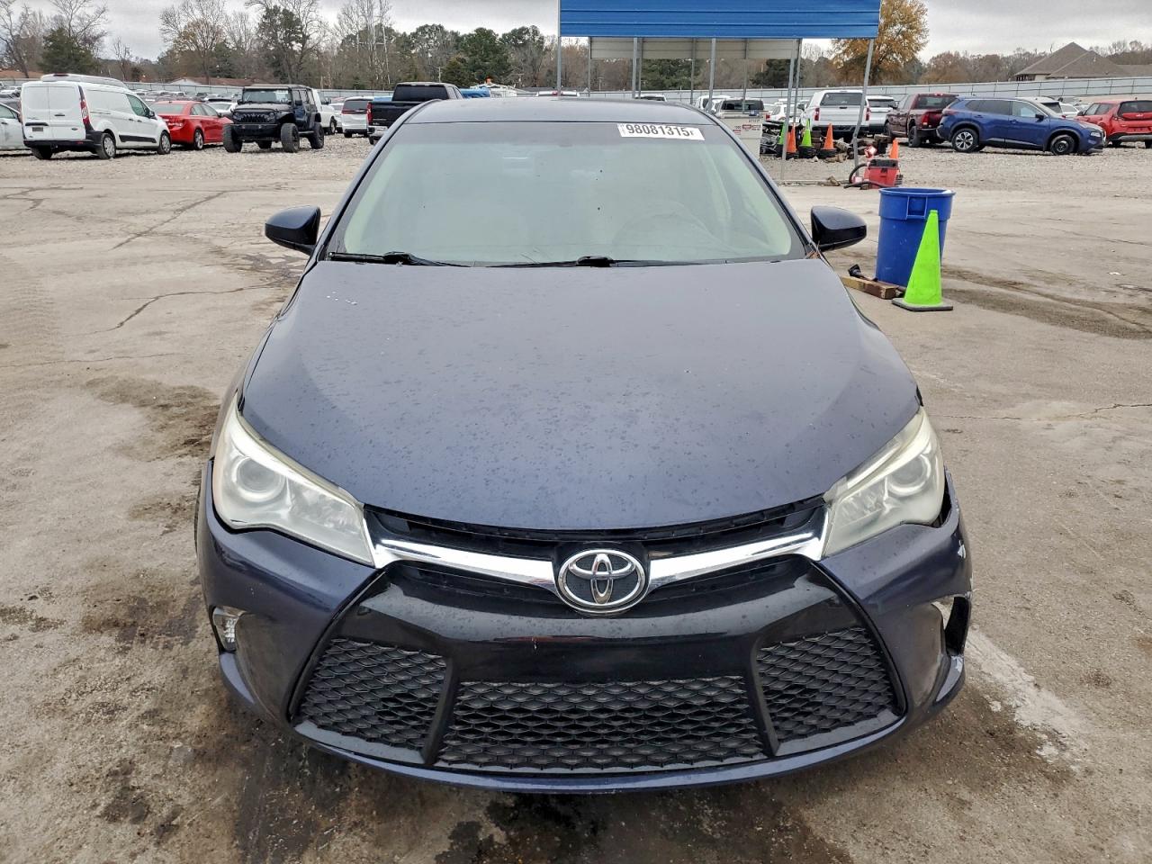 Toyota Camry Le Image 2