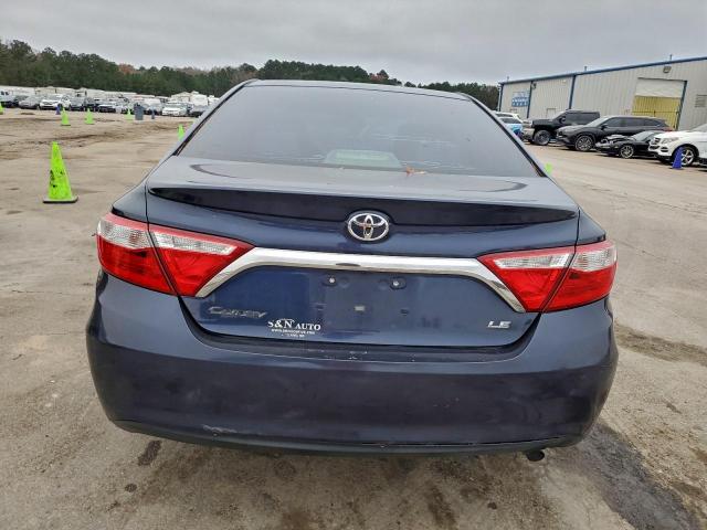 Toyota Camry Le Image 7