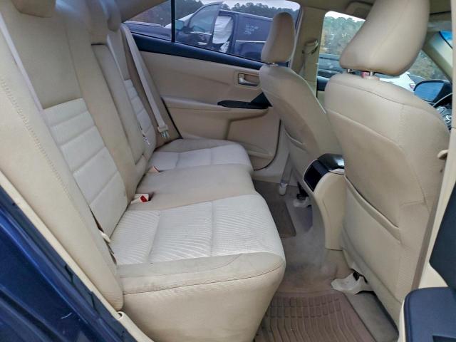 Toyota Camry Le Image 9