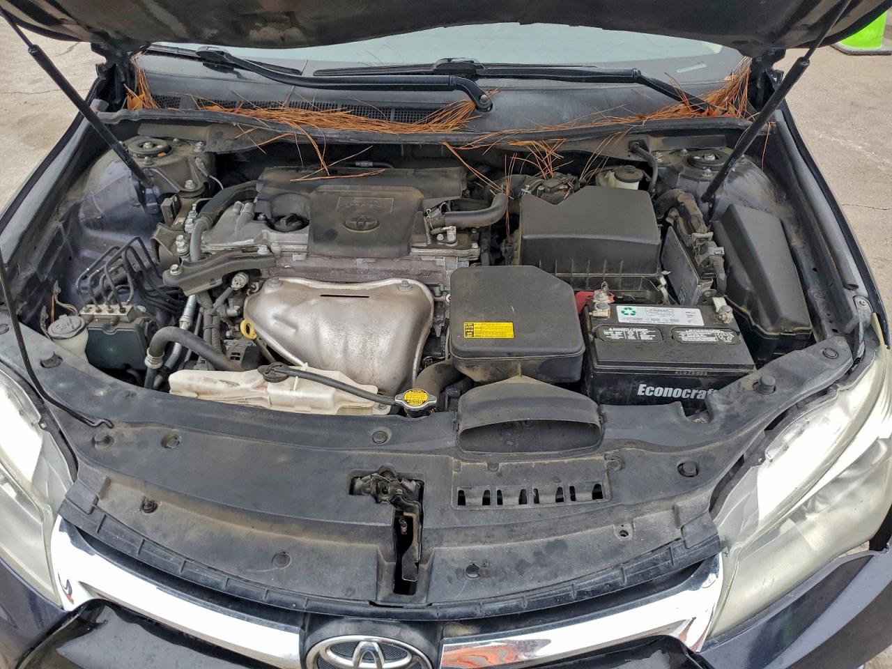 Toyota Camry Le Image 8