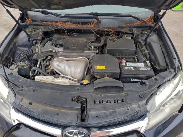 Toyota Camry Le Image 8