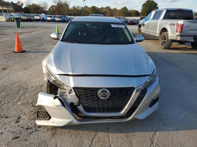 Nissan Altima S Image 4