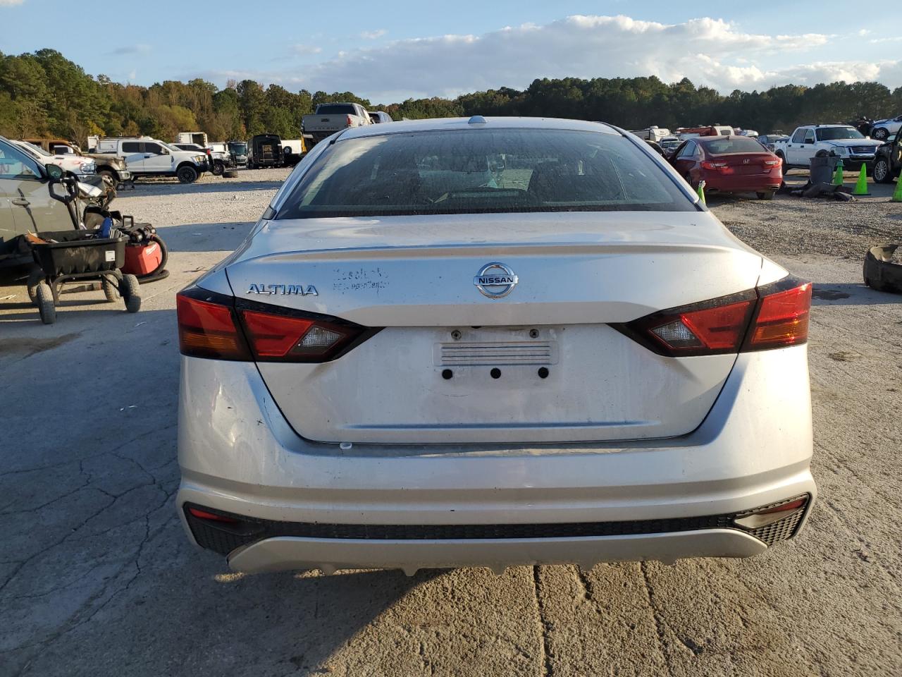 Nissan Altima S Image 2