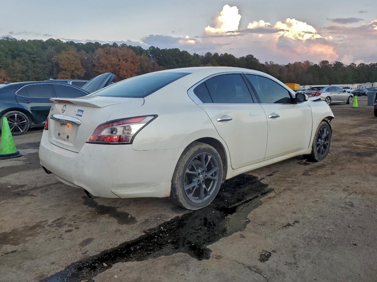 Nissan Maxima S Image 12