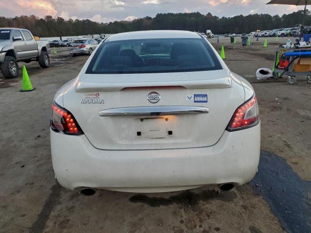 Nissan Maxima S Image 4