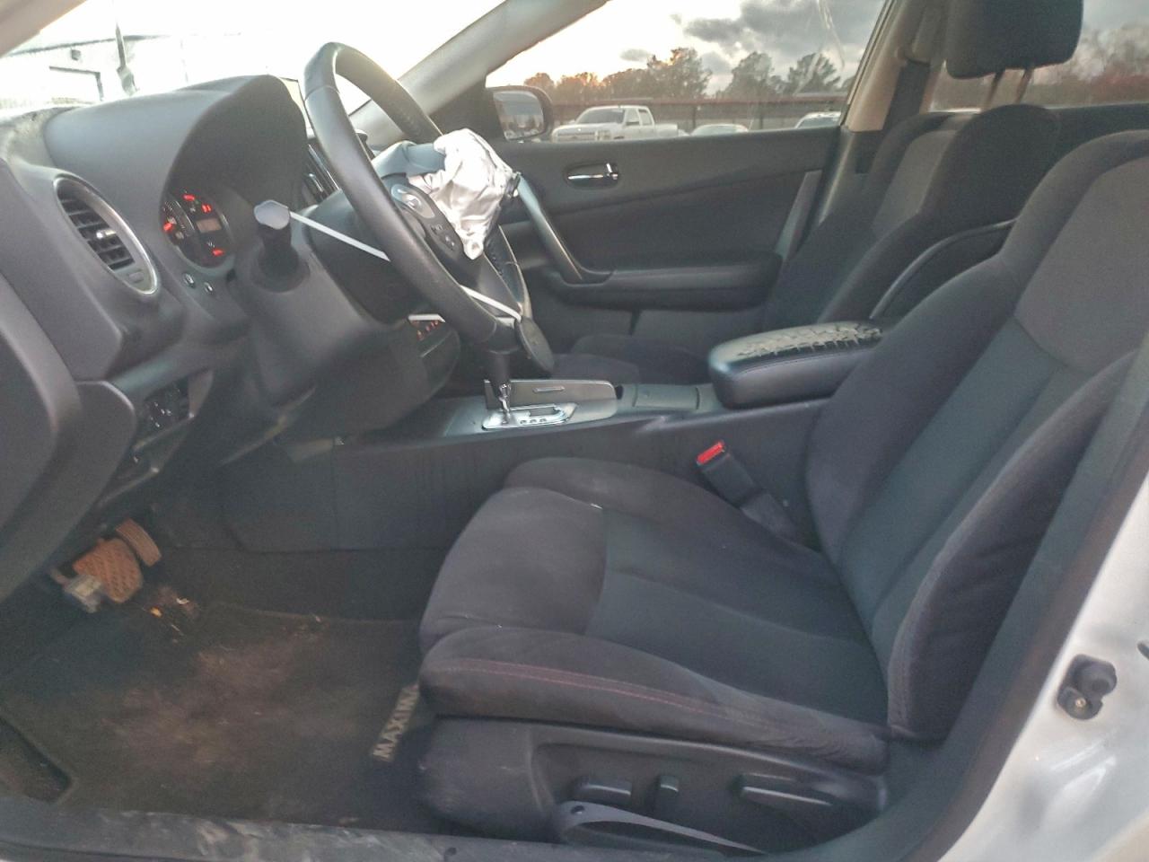 Nissan Maxima S Image 3