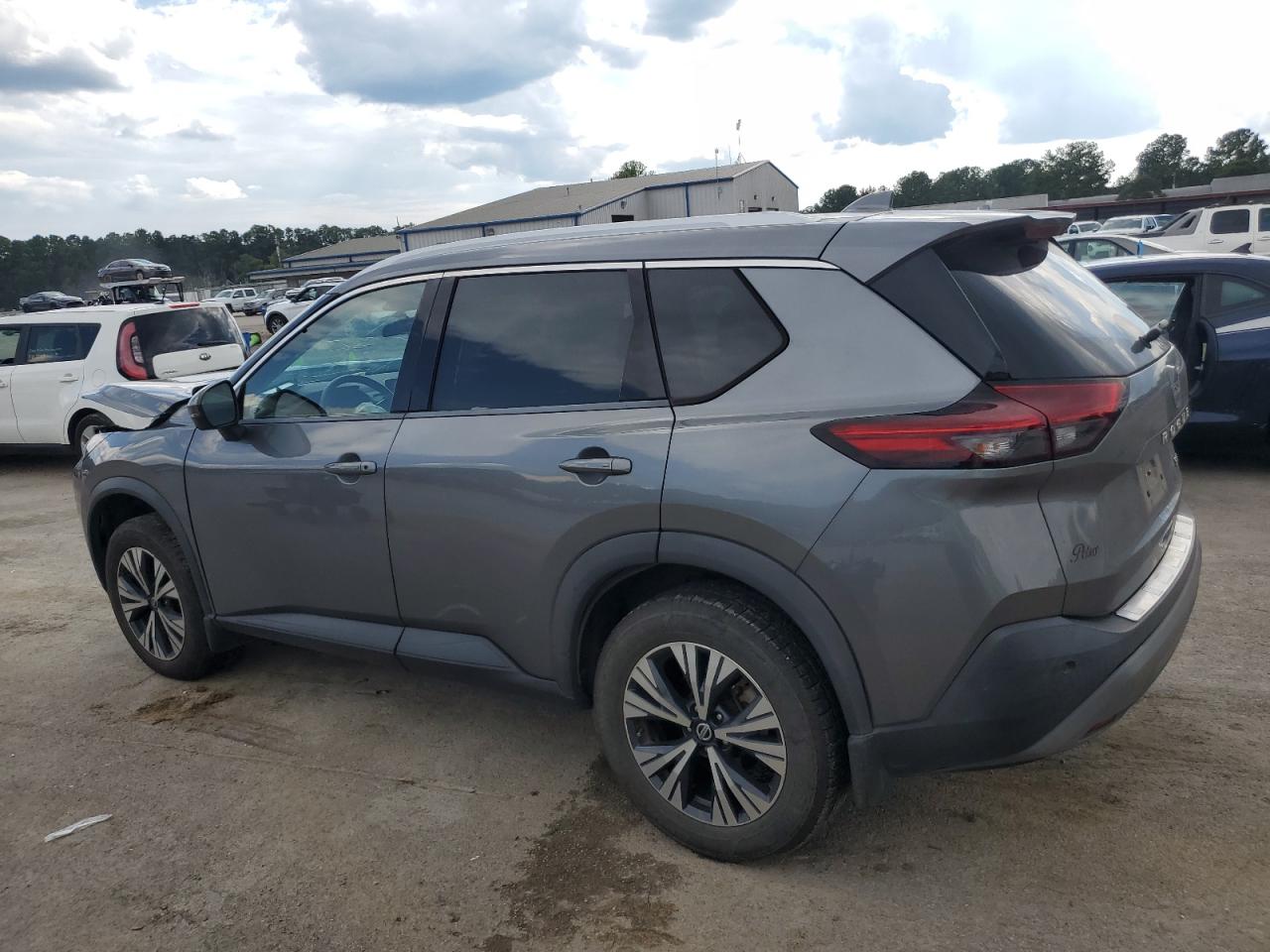 Nissan Rogue Sv Image 2