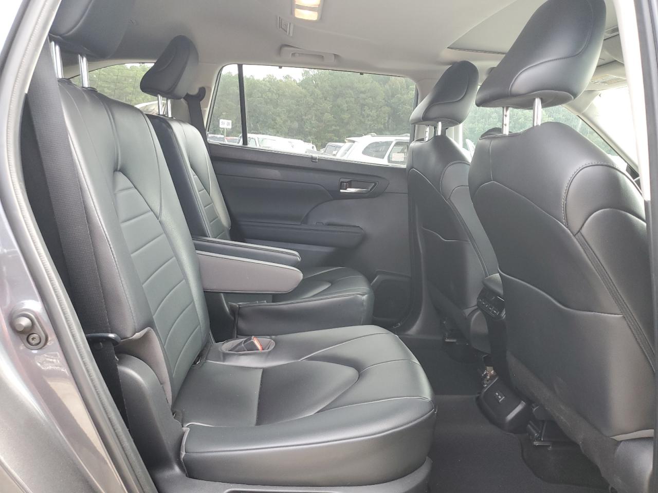 Toyota Highlander L Image 9