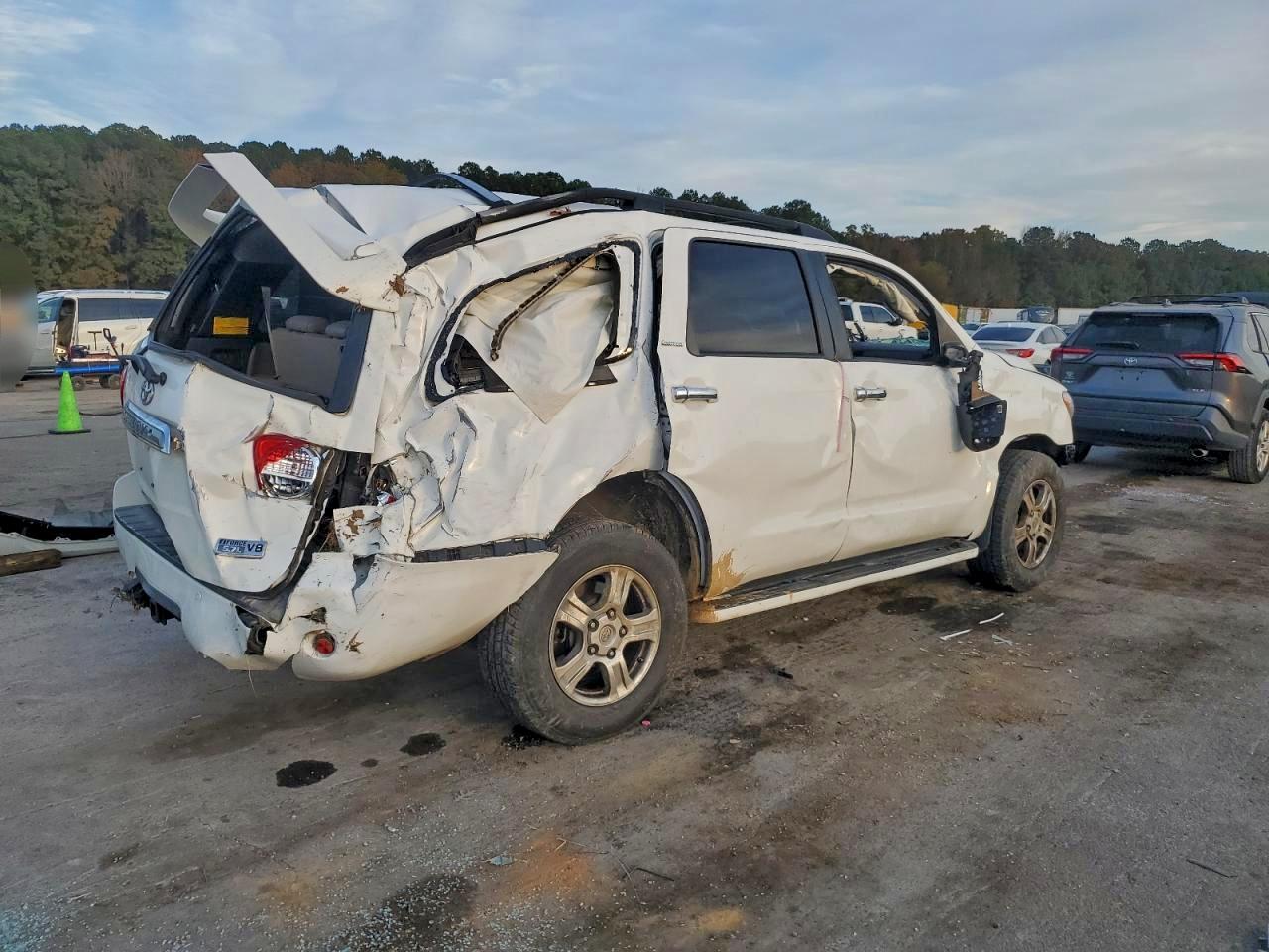 Toyota Sequoia Limited Image 4