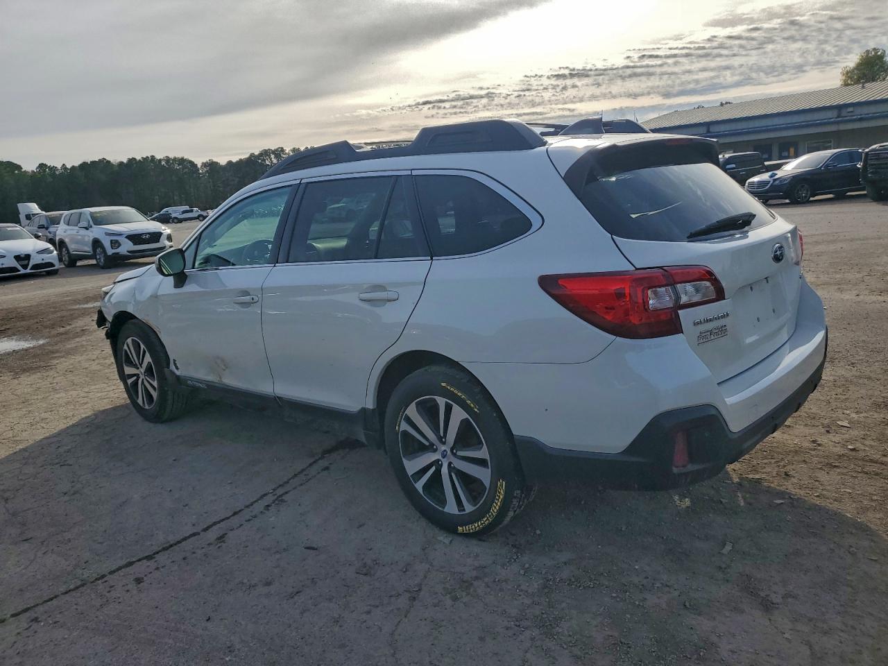 Subaru Outback 2.5i Limited Image 3