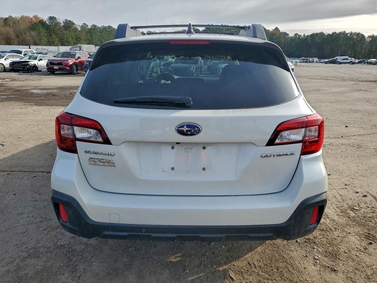 Subaru Outback 2.5i Limited Image 8