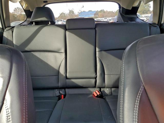 Subaru Outback 2.5i Limited Image 10