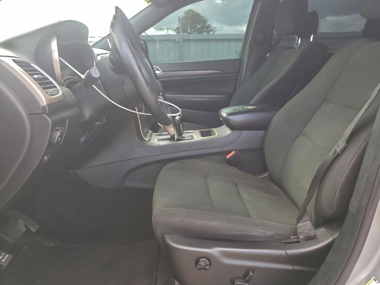 Jeep Grand Cherokee Laredo Image 2