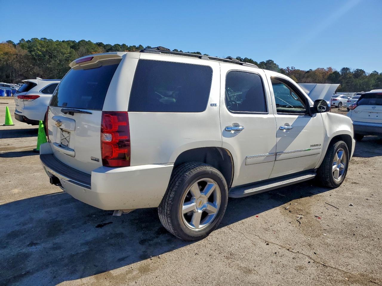 Chevrolet Tahoe C1500 Ltz Image 6