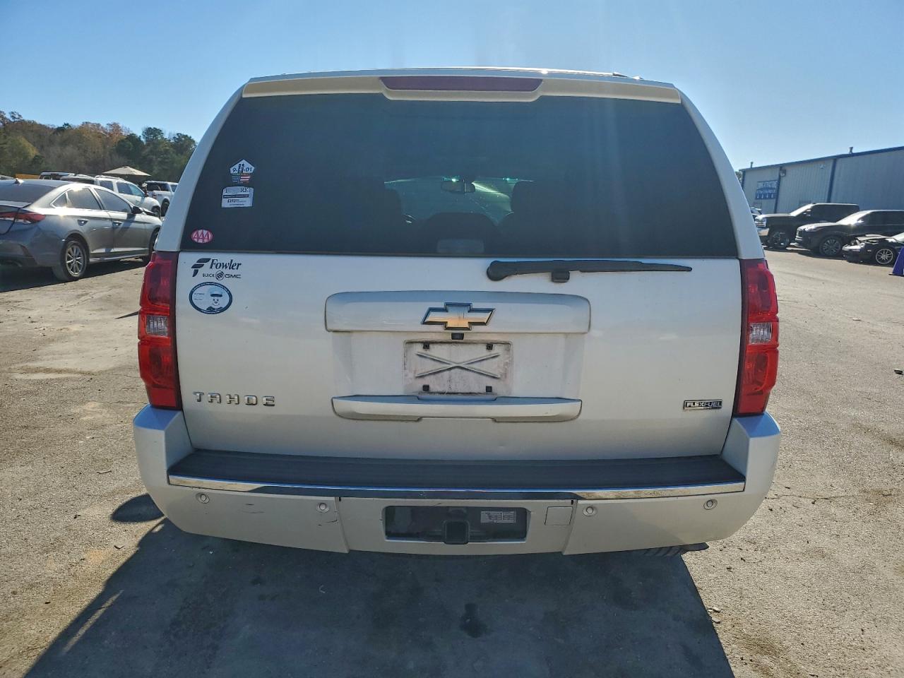 Chevrolet Tahoe C1500 Ltz Image 7