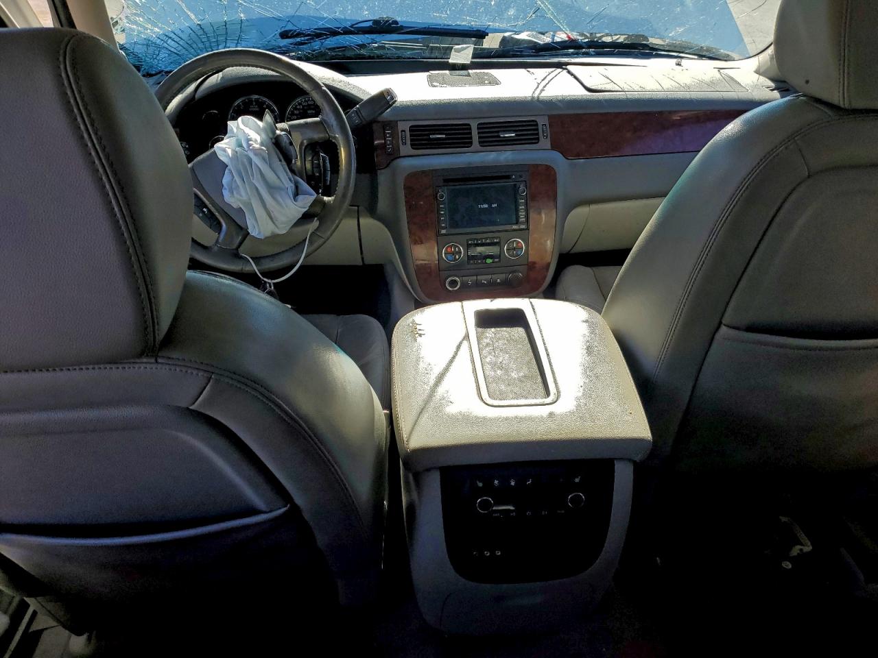 Chevrolet Tahoe C1500 Ltz Image 2