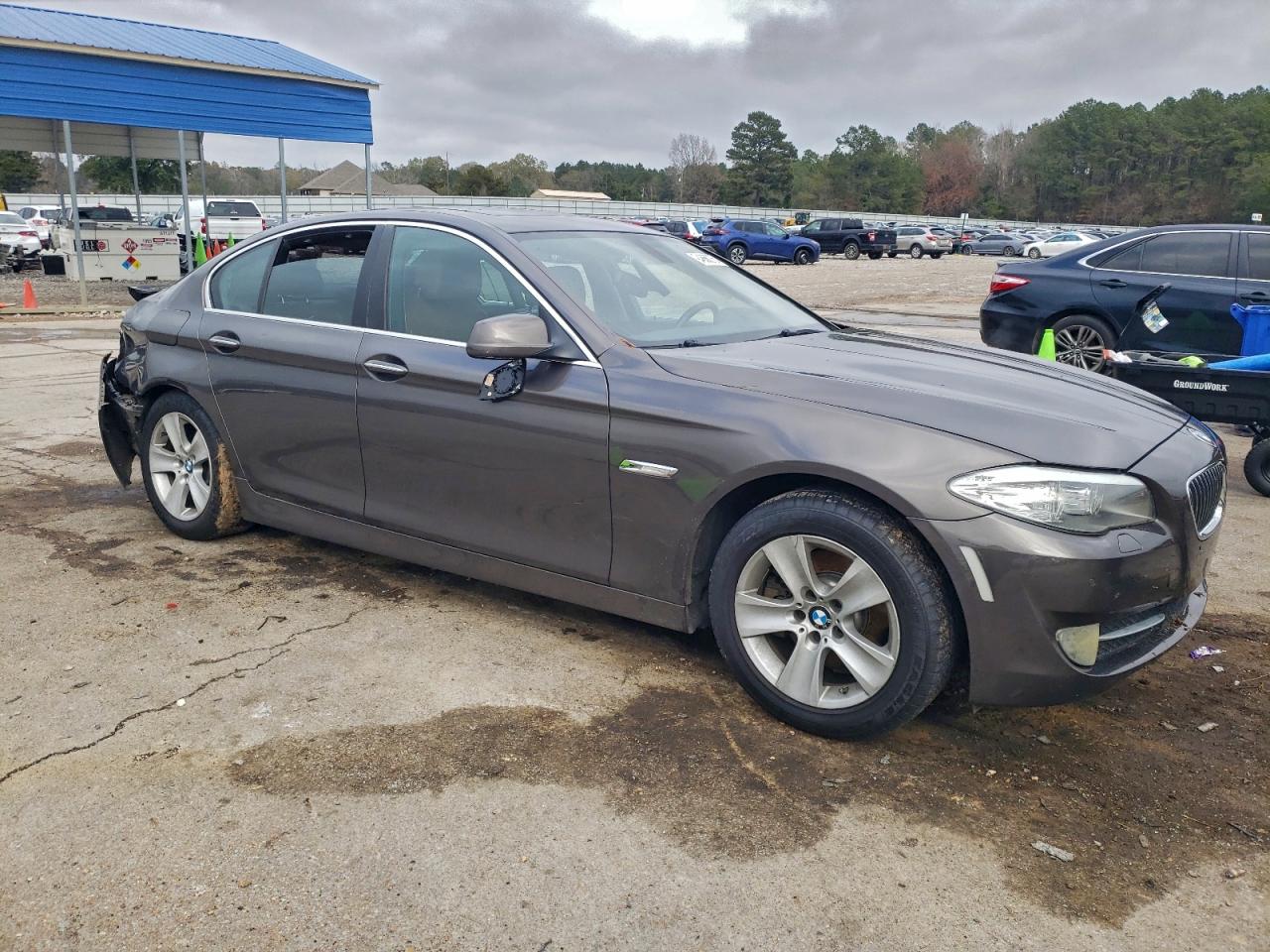 BMW 5 Series I Image 10