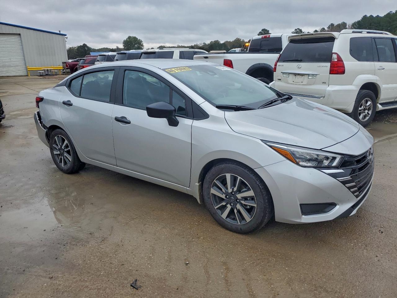 Nissan Versa S Image 11