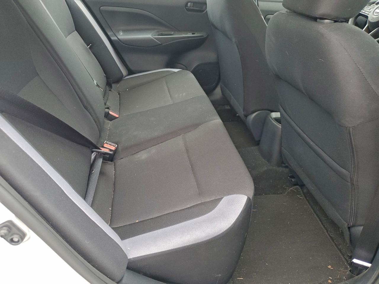 Nissan Versa S Image 6