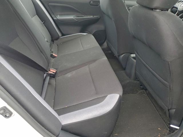 Nissan Versa S Image 6