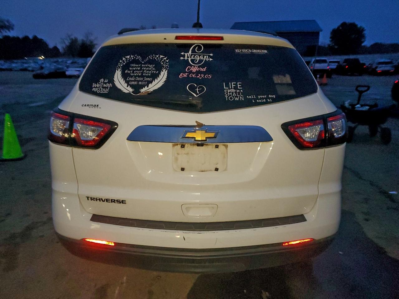 Chevrolet Traverse Ls Image 8