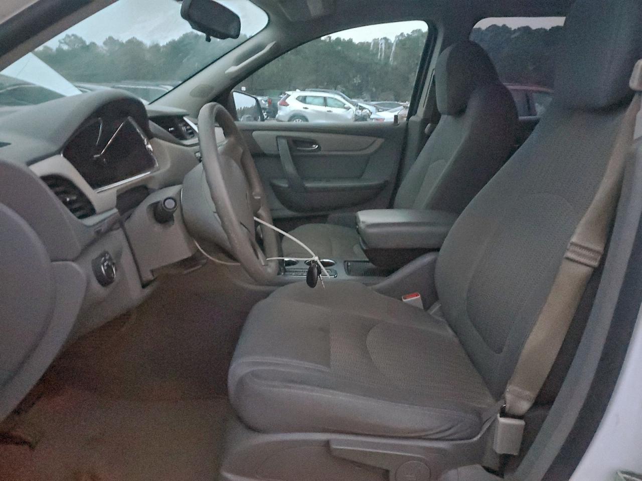 Chevrolet Traverse Ls Image 4