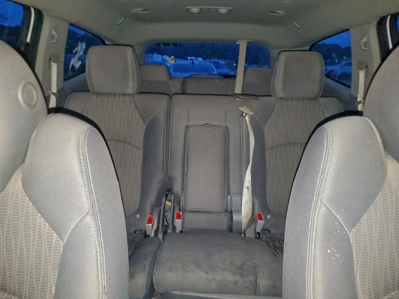 Chevrolet Traverse Ls Image 2