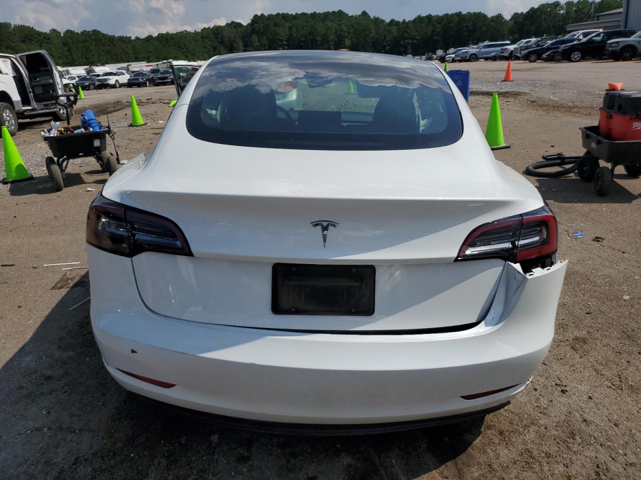 Tesla Model 3 Image 4