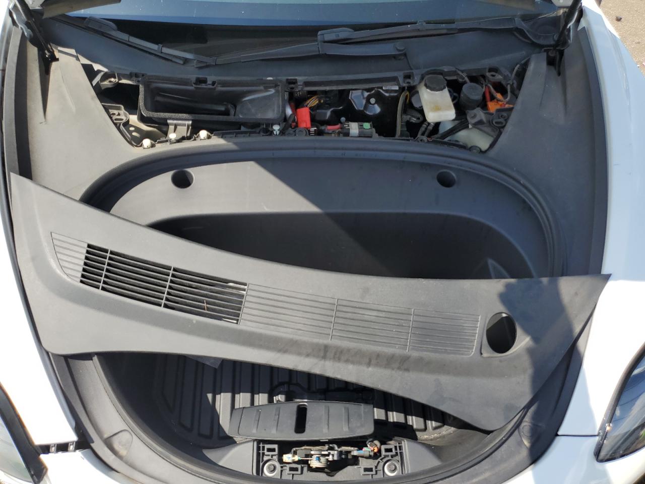 Tesla Model 3 Image 7