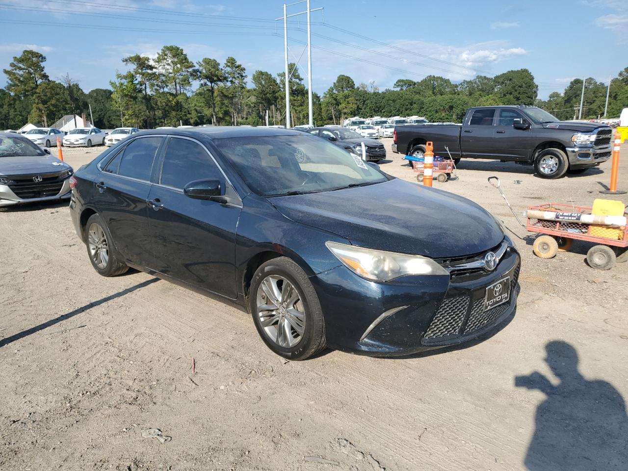 Toyota Camry Le Image 3