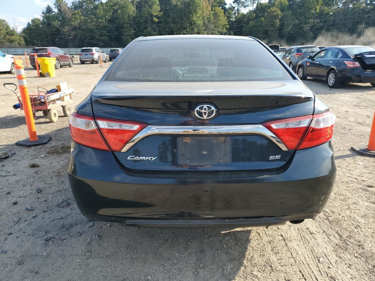Toyota Camry Le Image 12