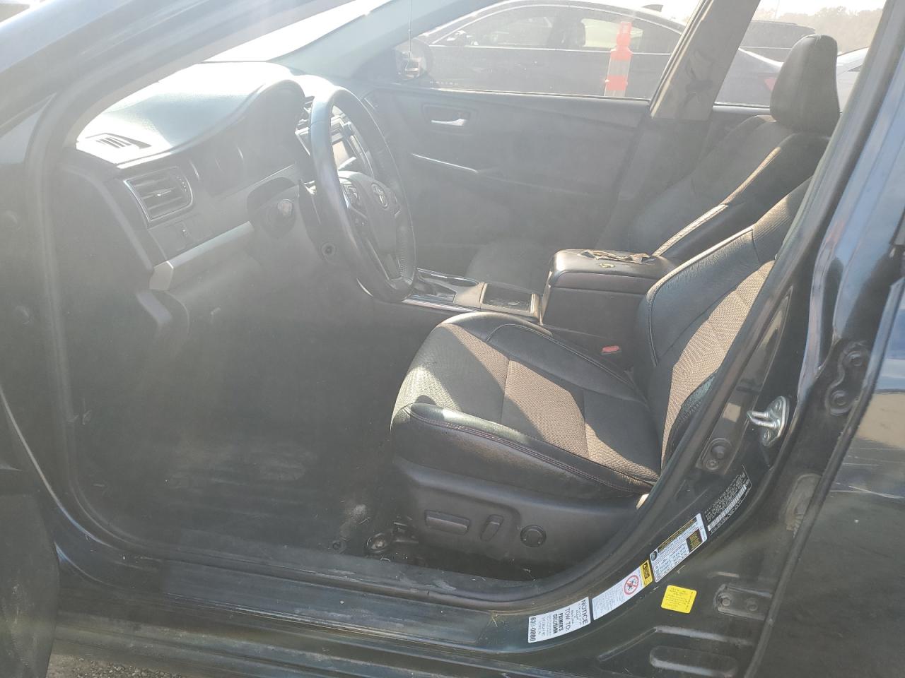 Toyota Camry Le Image 5