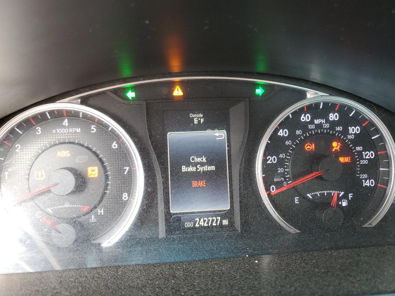 Toyota Camry Le Image 11