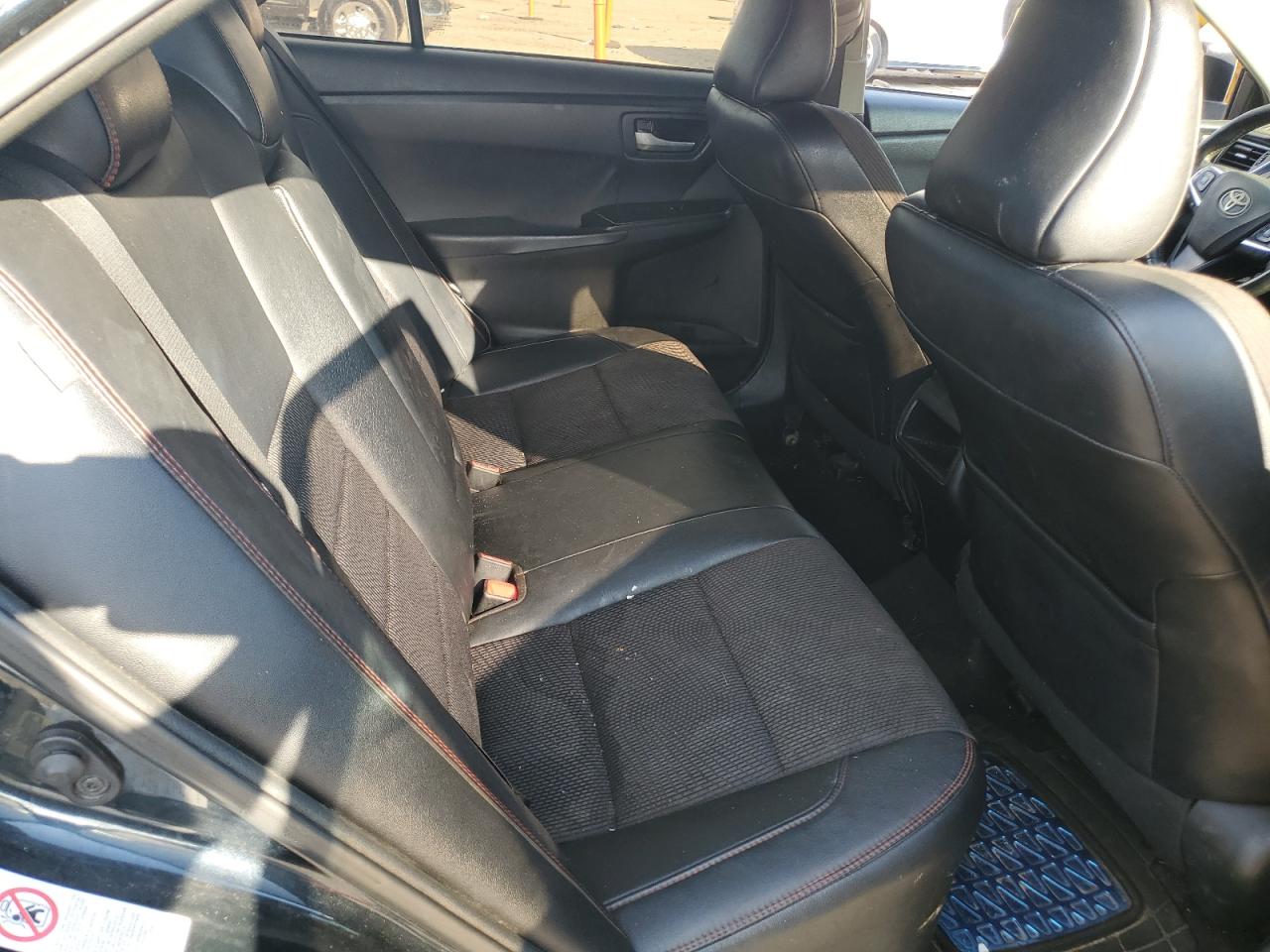 Toyota Camry Le Image 10