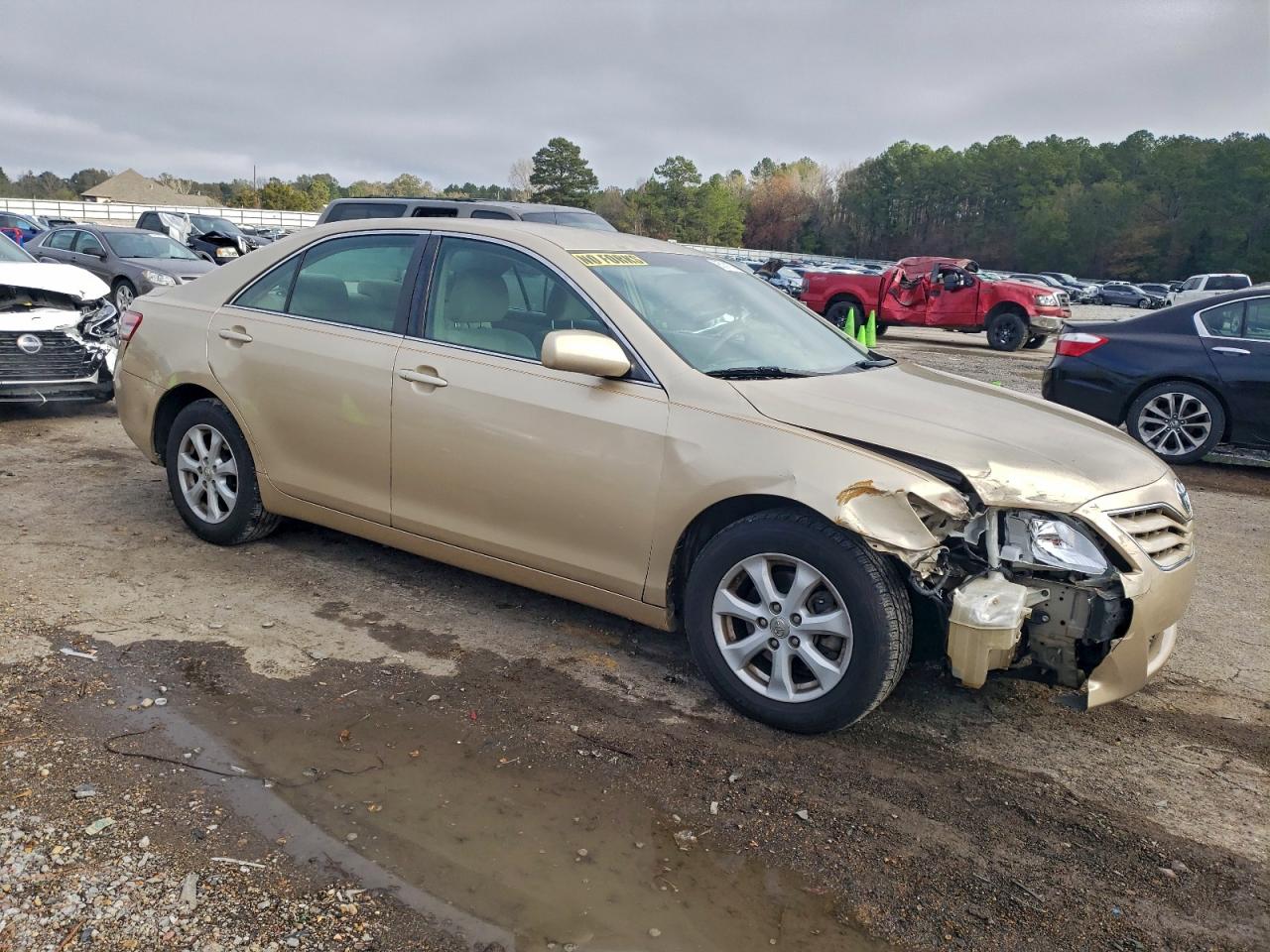 Toyota Camry Base Image 6