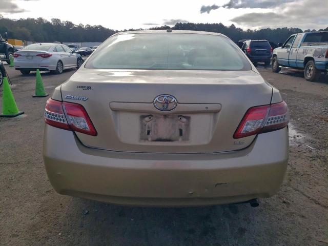 Toyota Camry Base Image 3