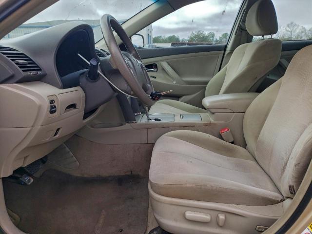 Toyota Camry Base Image 9