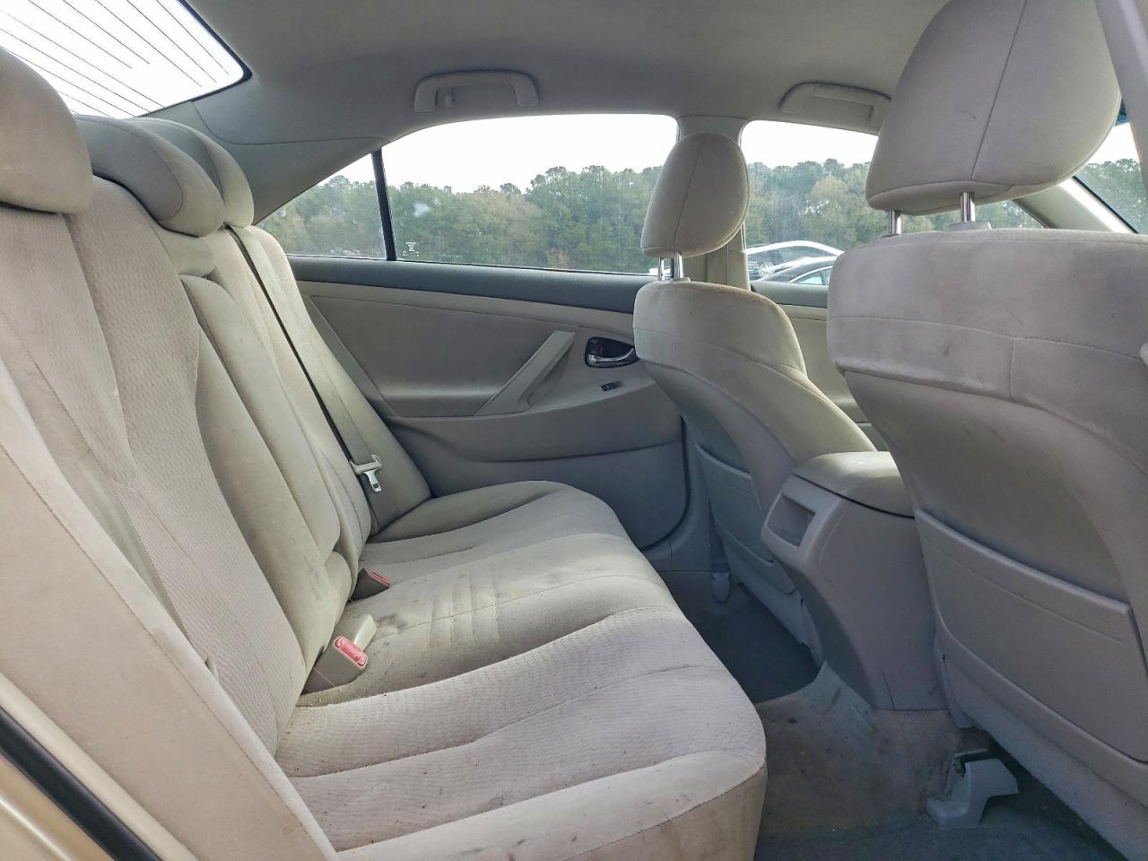Toyota Camry Base Image 7
