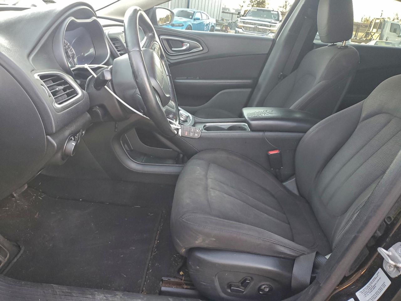 Chrysler 200 Limited Image 4