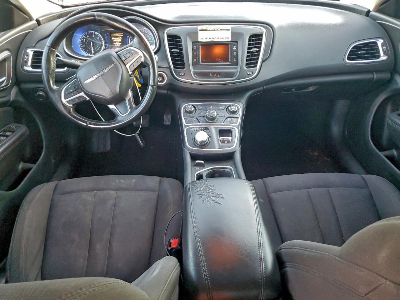 Chrysler 200 Limited Image 12