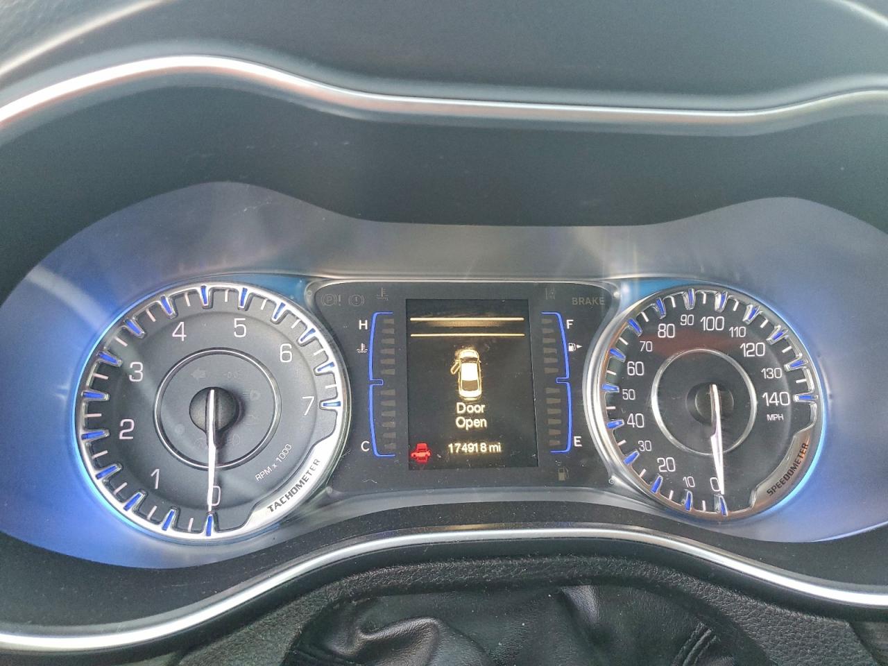 Chrysler 200 Limited Image 6