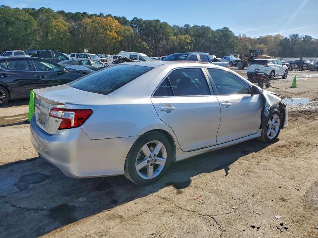 Toyota Camry L Image 3