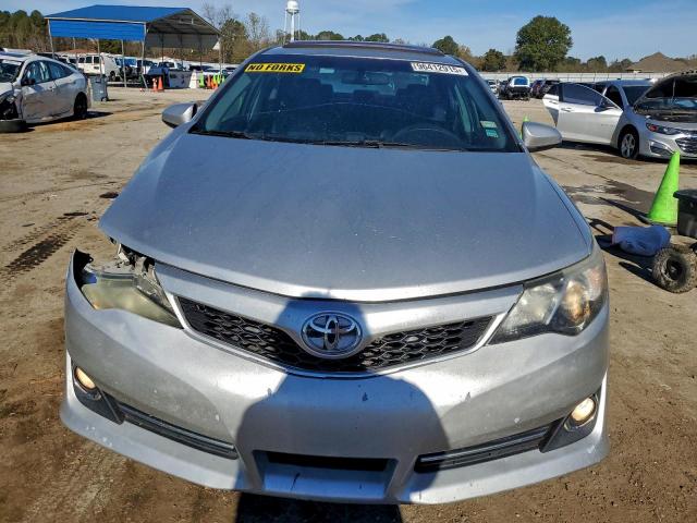 Toyota Camry L Image 10