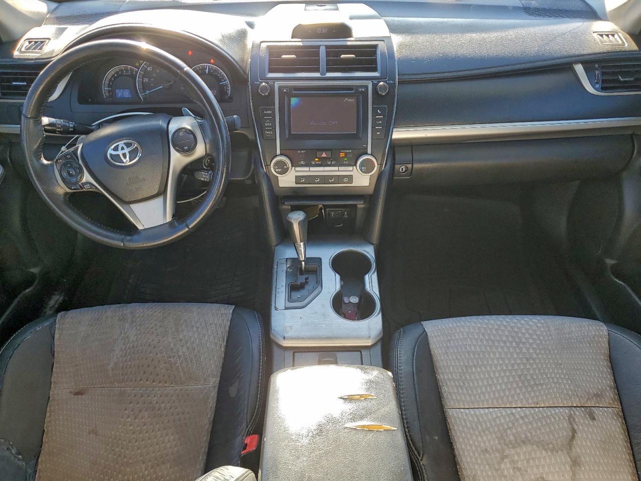 Toyota Camry L Image 6