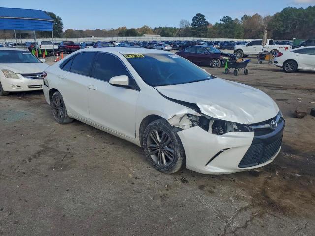 Toyota Camry Le Image 3