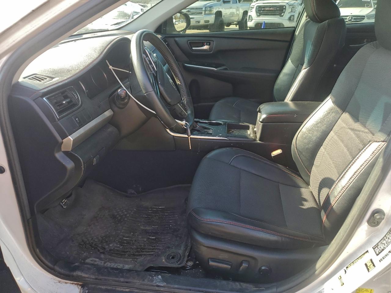 Toyota Camry Le Image 5