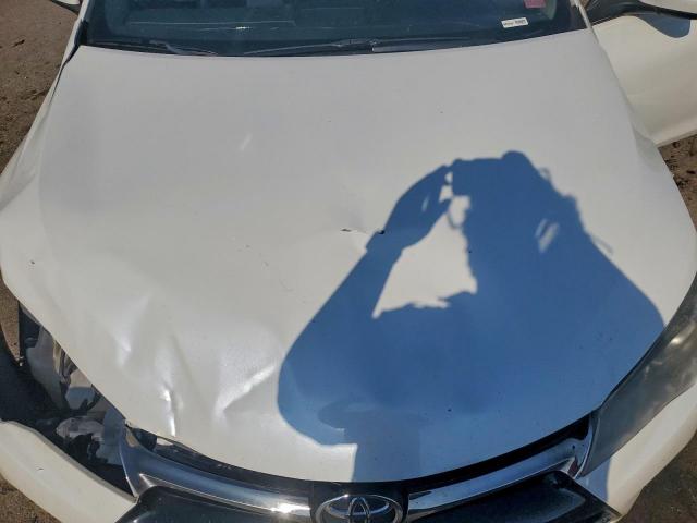 Toyota Camry Le Image 9