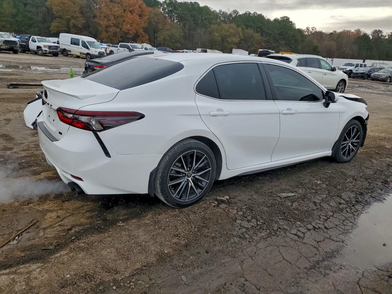 Toyota Camry Se Night Shade Image 2