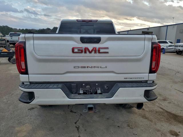 GMC Sierra K2500 Denali Image 7