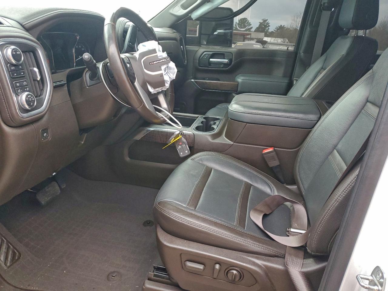 GMC Sierra K2500 Denali Image 3